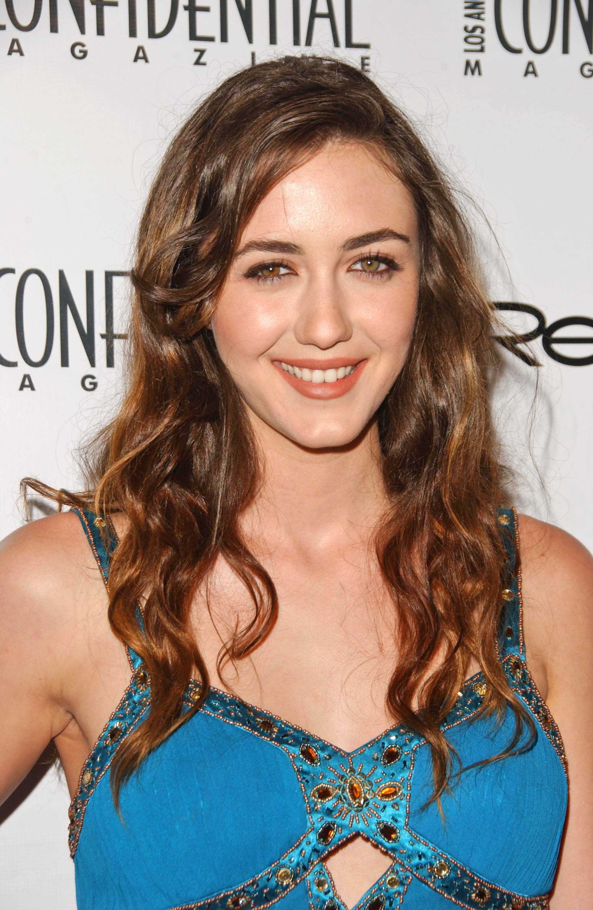 madeline zima plays mia the sexy 16 year old who slept with hank moody and stole his book